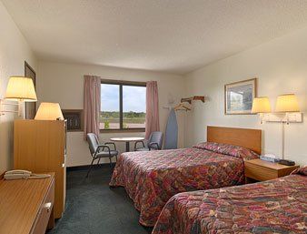 Super 8 By Wyndham Colorado Springs Peterson Space Force Cimarron Hills Zimmer foto